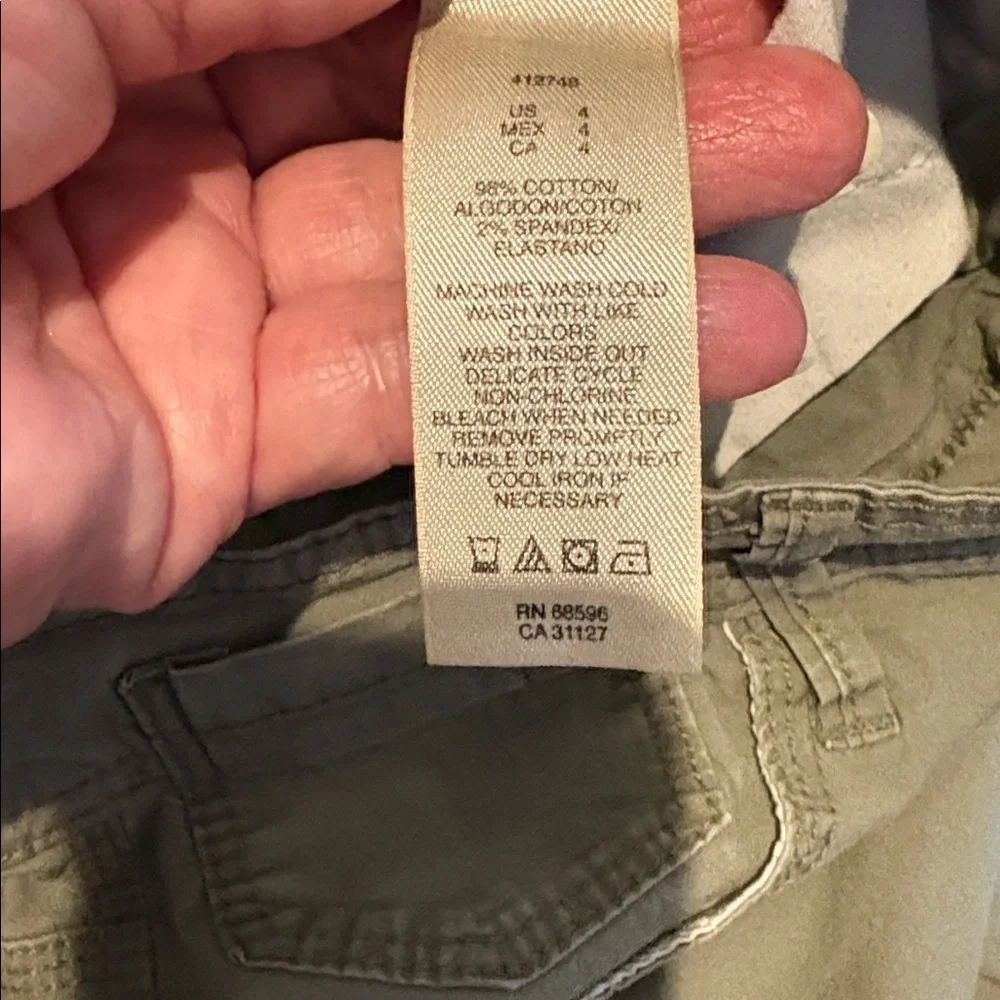 DKNY jeans Shorts hiking shorts Stretch 7.5” inseam mid rise army green NWOT